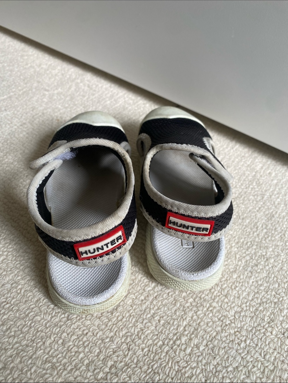 Hunter toddler Black and White Velcro Sandals with Red Logo